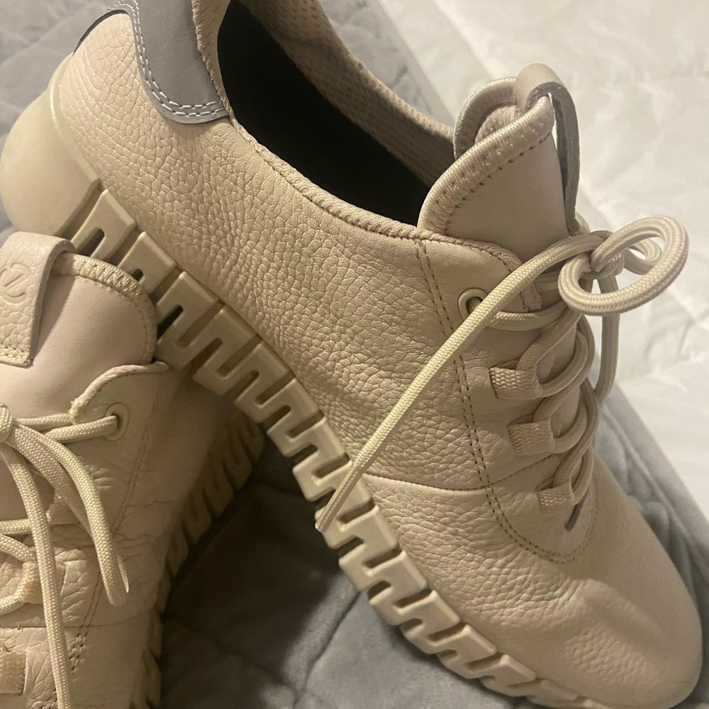 Ecco Size 40 9 9 1/2 Gore-Tex Beige and Gray Sneakers - Picture 3 of 13